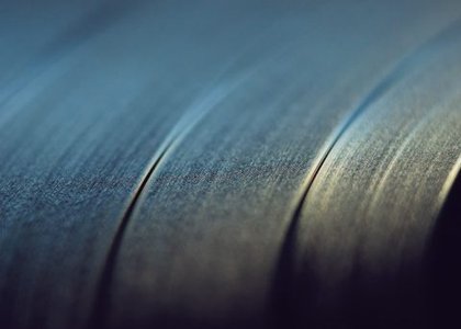 vinyl-close-up-15657-480x375