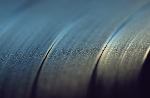 vinyl-close-up-15657-480x375